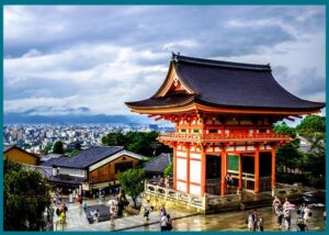 مرشد عربي في كيوتو: استكشف المعابد والتاريخ مع دليل عربي محترف